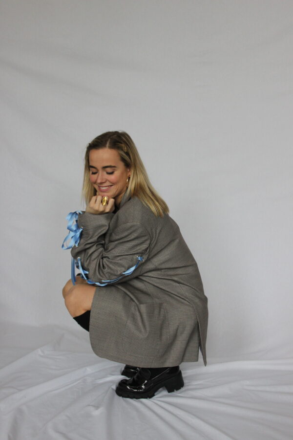 model-met-dreamy-dutch-blazer