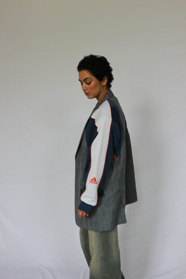 Grey Blazer White/Navy Sporty sleeves